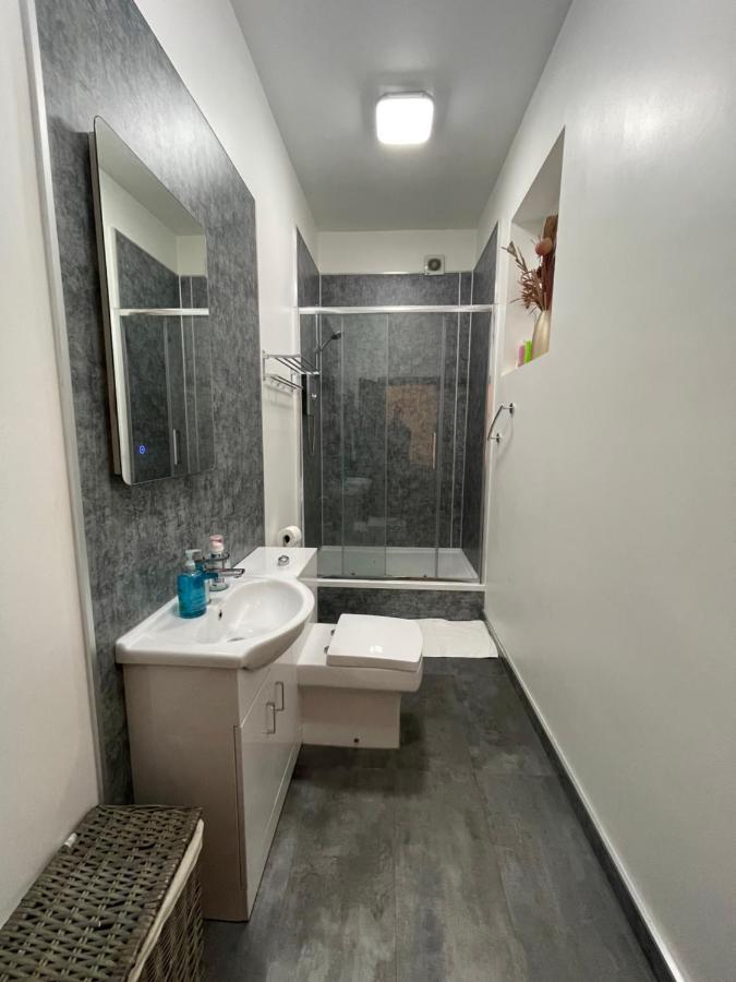 Premier 2 Bed Flat C Apartamento Broxburn Exterior foto